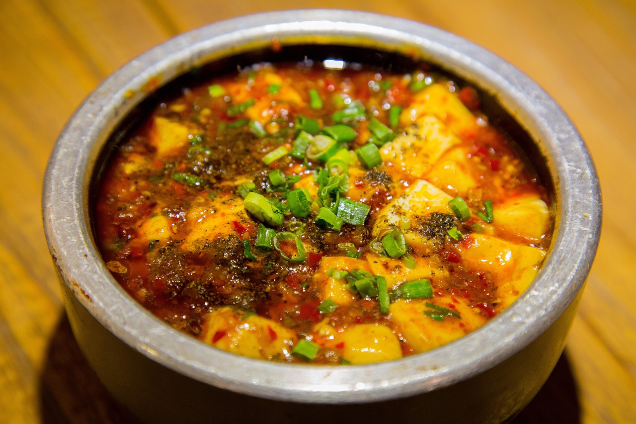 Wie gelingt selbstgemachter Tofu fest und schnittfähig?